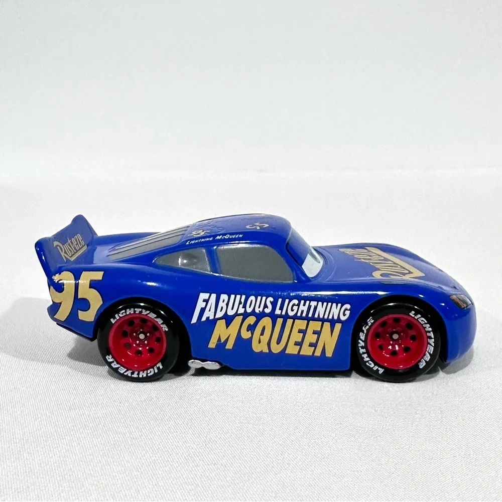 Disney Store Cars 1:43 Deluxe Fabulous Lightning McQueen Die-cast